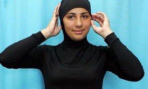  حضور بانوان انگلیسی با پوشش اسلامی در مسابقات شنا 