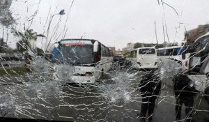 تلویزیون سوریه از وقوع انفجار در داخل یک اتوبوس در نزدیکی شهر حمص خبر داد.
