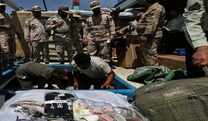  توقیف دو فروند لنج حامل کالاهای قاچاق و دستگیری 14 نفر در کیش
