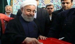 روحانی در جمع خبرنگاران : از فردا باید به هر نامزدی که انتخاب می‌شود کمک کنیم 