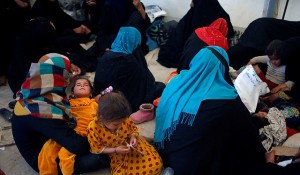مسمومیت صدها آواره عراقی به خاطر مصرف غذاهای تاریخ گذشته اهدایی قطر