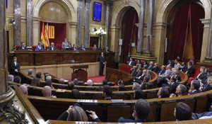  پارلمان کاتالونیا به جدایی از اسپانیا رای داد/ سنا هم خودمختاری کاتالونیا را لغو کرد