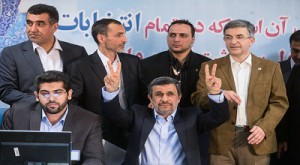 حمله روزنامه قالیباف به احمدی‌نژاد و مشایی
