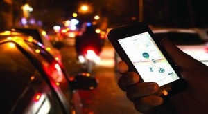 چرا تاکسی‌های اینترنتی باید ۲ درصد هزینه سفر به شهرداری‌ها بپردازند؟
