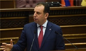 وزیر دفاع ارمنستان به ایران سفر می‌کند