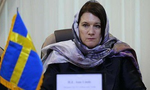  توضیح وزیر سوئدی درباره حجابش در تهران