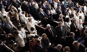  در اعتراض به ترامپ، زنان کنگره آمریکا سفیدپوش شدند