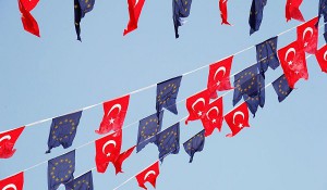 اتحادیه اروپا کمک مالی به ترکیه را متوقف می‌کند