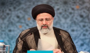  درخواست رئیسی از صدا و سیما: بین روحانی و احمدی‌نژاد مناظره برگزار کنید 