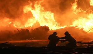  مهار آتش‌سوزی پست برق سپیدار اهواز پس از چهار ساعت