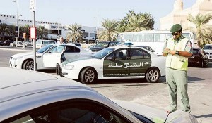  پلیس ابوظبی اعلام کرد: جریمه ۱۰۰۰ درهمی برای تجمع در محل تصادف