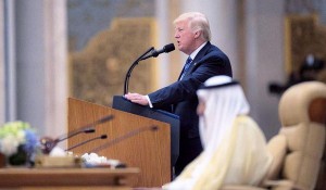  ترامپ: به سعودی‌ها گفتم که اگر صدها میلیارد دلار برای آمریکا کنار نگذارید، به ریاض نمی‌آیم