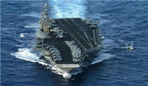  نیروی دریایی سپاه اعلام کرد نزدیک شدن ناو هواپیمابر آمریکایی به ناو موشک انداز سپاه در خلیج فارس/ پرواز بالگرد و پرتاب منور توسط آمریکایی‌ها