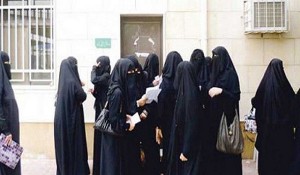  اجازه عربستان به دانشجویان دختر برای ورود به دانشگاه‌ها با تلفن همراه