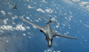 پرواز بمب‌افکن‌های آمریکا بر فراز شبه جزیره کره همزمان با احتمال آزمایش موشکی جدید پیونگ‌یانگ