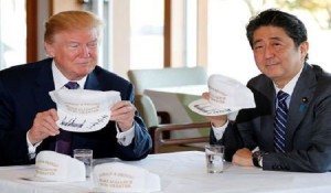 دوئل گلفی و نمایش اتحاد رهبران آمریکا و ژاپن روی کلاه گلف!