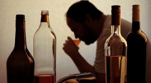 مسمومیت ۲۳۰ نفر و مرگ ۲۰ نفر بر اثر مصرف الکل در آذربایجان شرقی