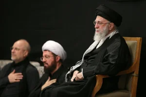 حضور رهبر معظم انقلاب اسلامی در مراسم عزاداری شب عاشورای حسینی