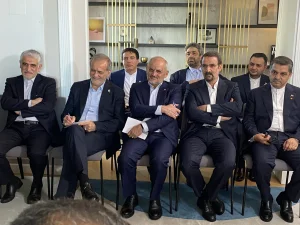 پزشکیان: باید اداره امور را به خادمان واقعی بسپاریم